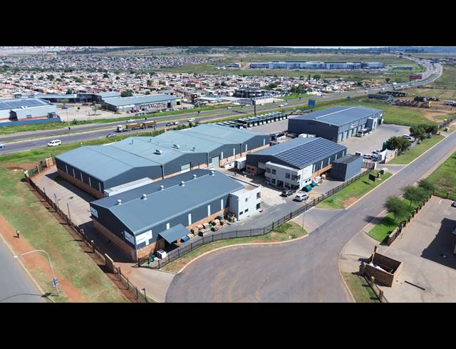 3,980M² INVESTMENT FOR SALE IN CLAYVILLE